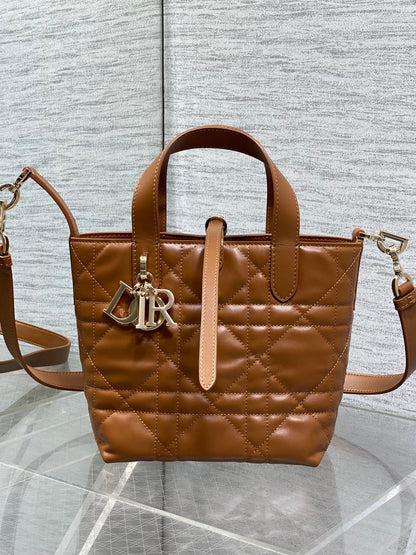 Dior 2026 Toujours Vertical Tote Bag 18cm Macrocannage Calfskin 286459